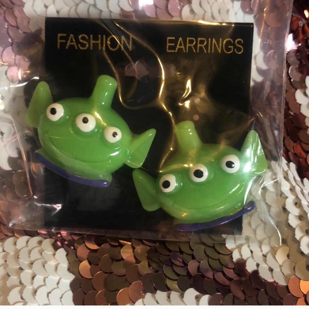 Buzz light year 👽 aliens martians earrings❇️